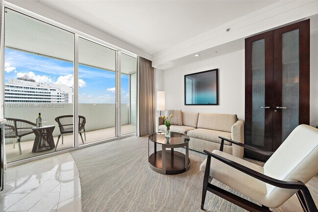 Building Photo - 4391 Collins Ave