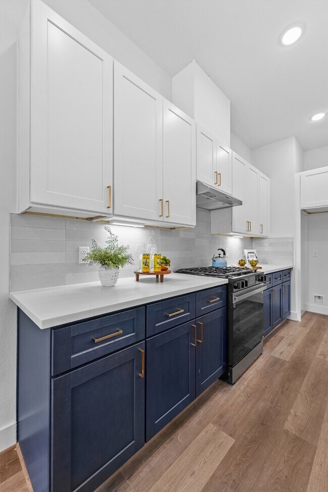 Building Photo - 3903 F Pinemont Dr