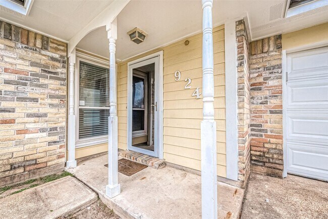 Building Photo - 9247 Autumnsong Dr