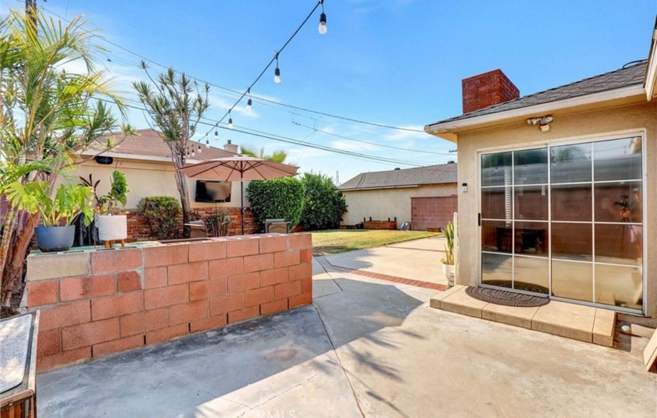 Building Photo - 10337 Garfield Ave