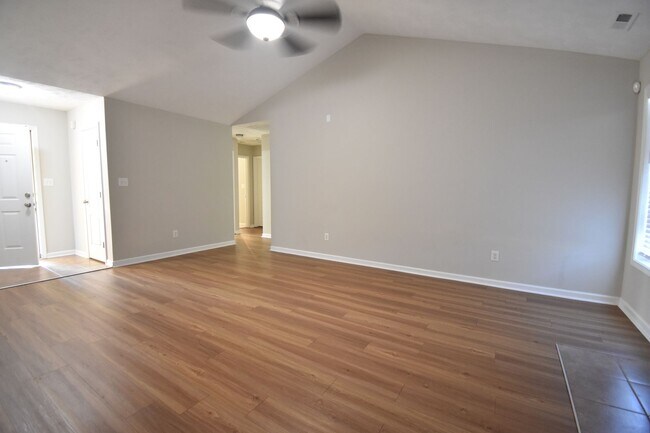 Building Photo - 4 Bedroom 2 Bathroom Coming Soon In Stonewall