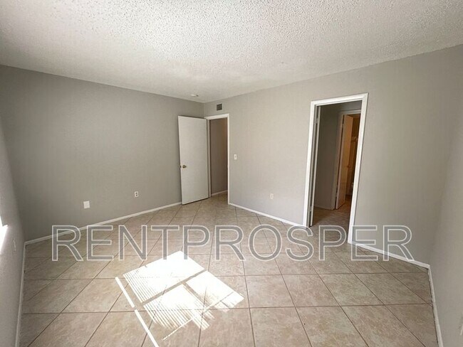 Building Photo - 4207 S Semoran Blvd