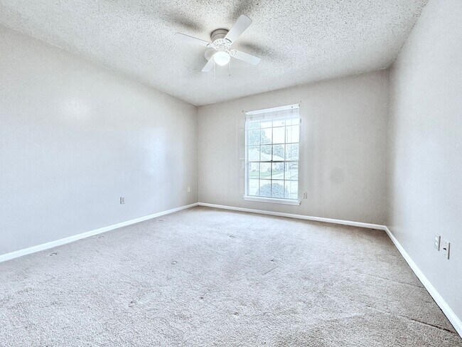 Building Photo - Beautiful Sherwood Oaks 3BR/2BA Home With Patio, Carport & Security Features!