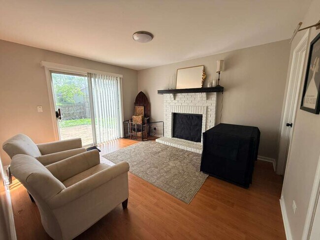 Building Photo - 2338 Woodview Ln