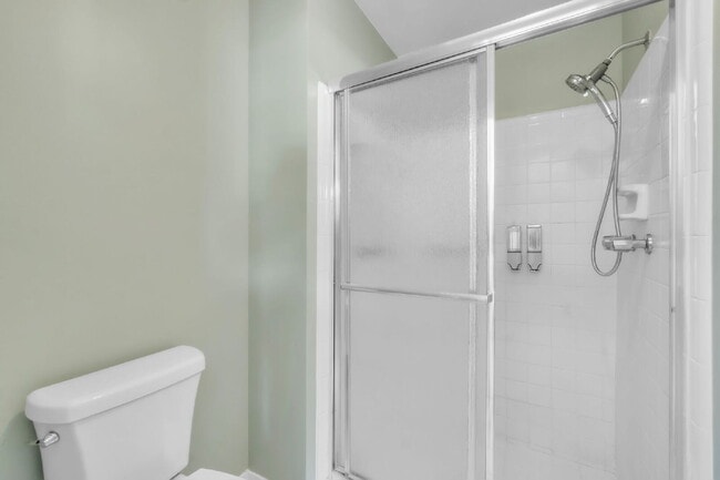 Building Photo - Stylish 3BR / 2.5BA Condo in Wedgewood Townes