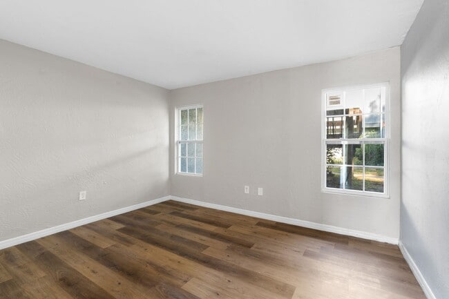 Building Photo - Fully Renovated 3BR/2BA Condo with Private Fenced Yard – Prime Location Near Oaks Mall & I-75