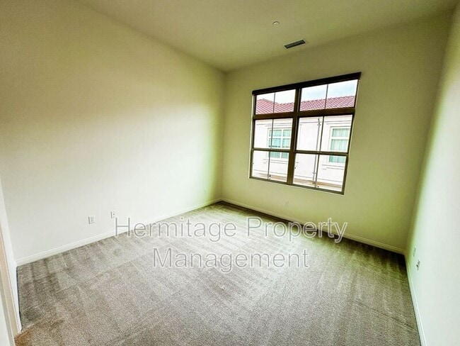 Building Photo - 120 Overbrook