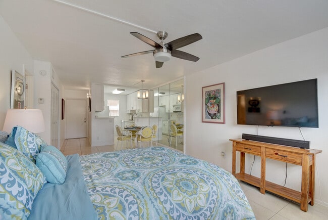 Building Photo - 550 SW 2nd Ave