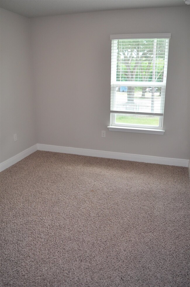 Building Photo - 6060 Royal Port Ct
