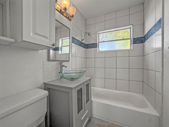 Building Photo - 1511 35th Ave N