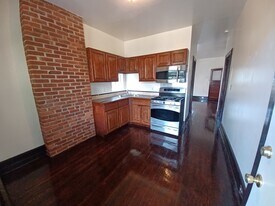 Building Photo - 266 Bond St