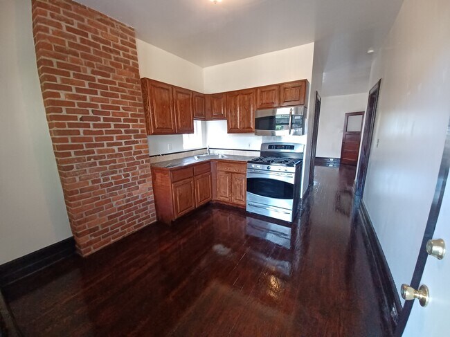 Building Photo - 266 Bond St