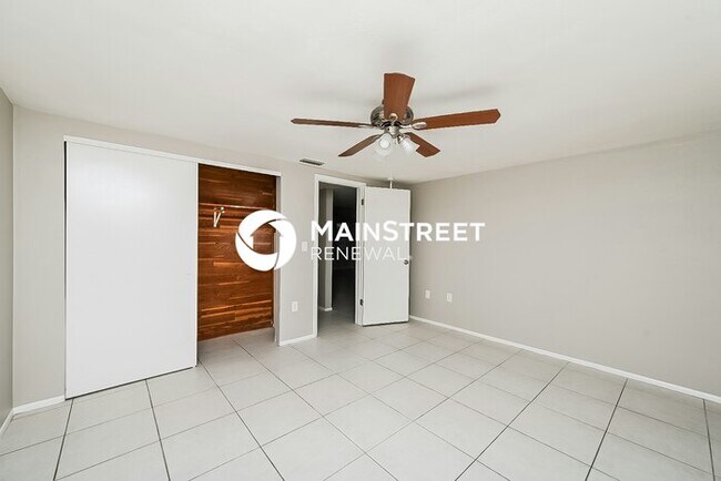 Building Photo - 2 Bedroom Pet-Friendly Home in Port Richey...