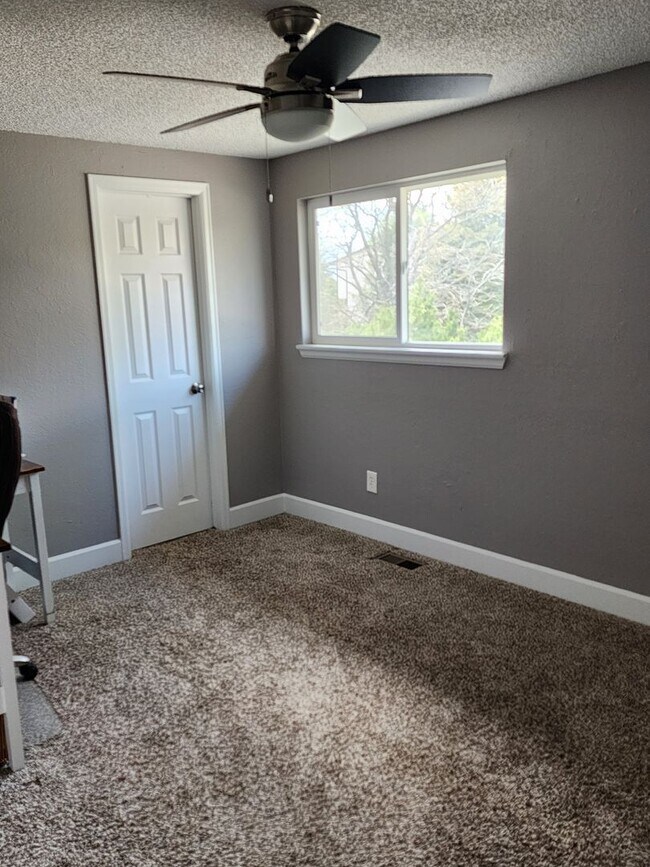 Building Photo - Charming 3-Bedroom Home in a Prime Location!