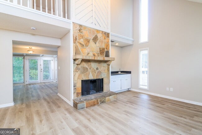 Building Photo - 961 Woodmont Dr