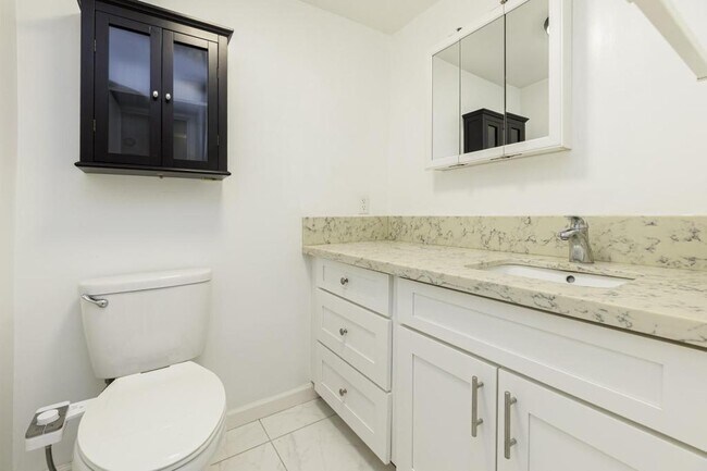 Building Photo - 6770 Hawaii Kai Dr