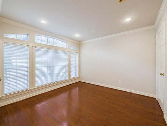 Building Photo - 14211 Woodville Gardens Dr