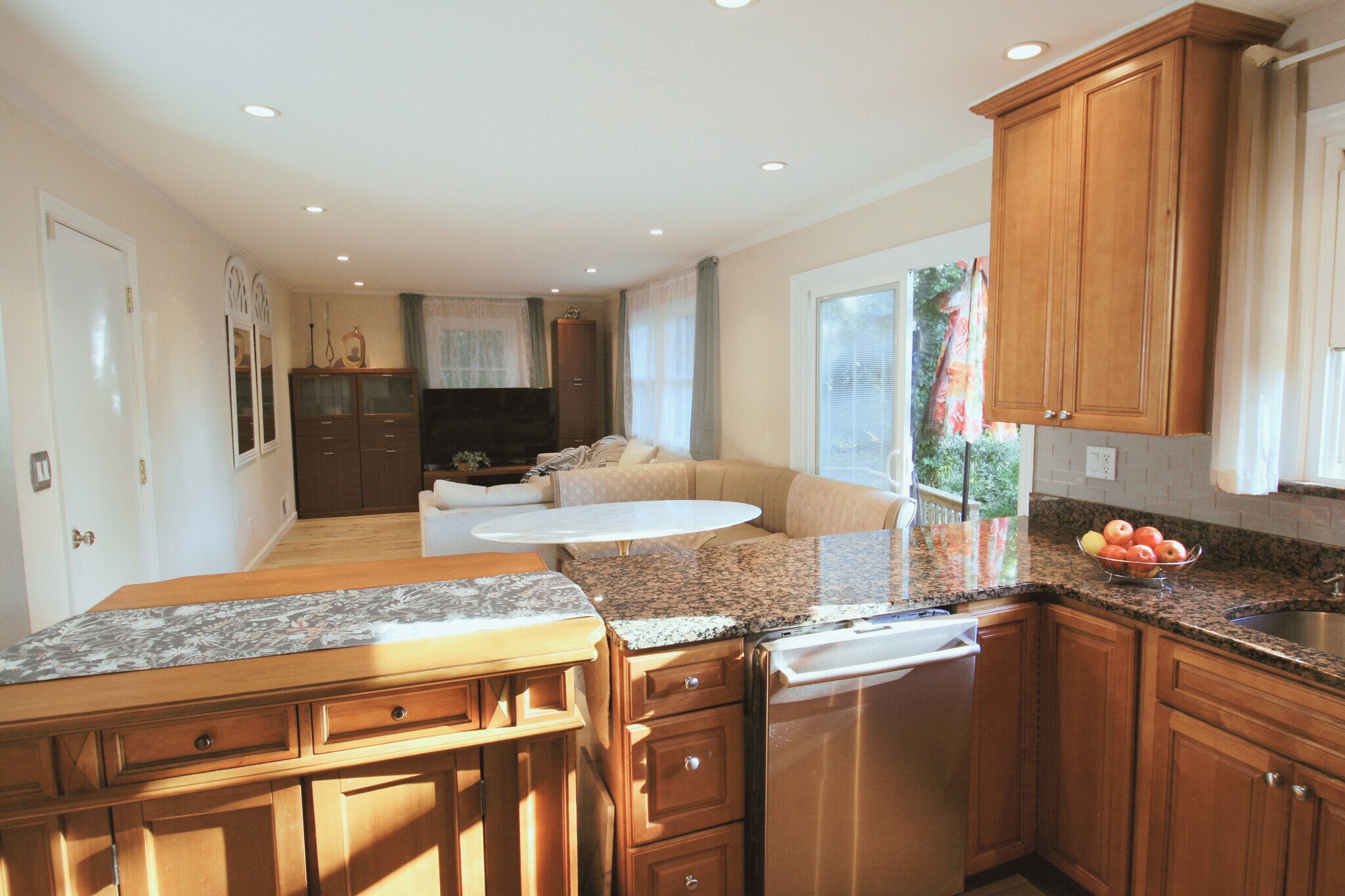 Open concept family room and kitchen - 10 Lundy Ln