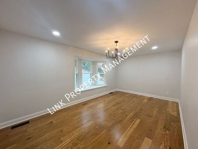 Building Photo - Sophisticated Tri-Level Home in Stuart Heights — Modern Comfort & Timeless Charming 4 bedroom 3 b...