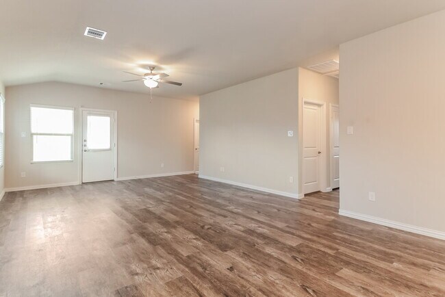 Building Photo - 1331 Black Canyon Ave