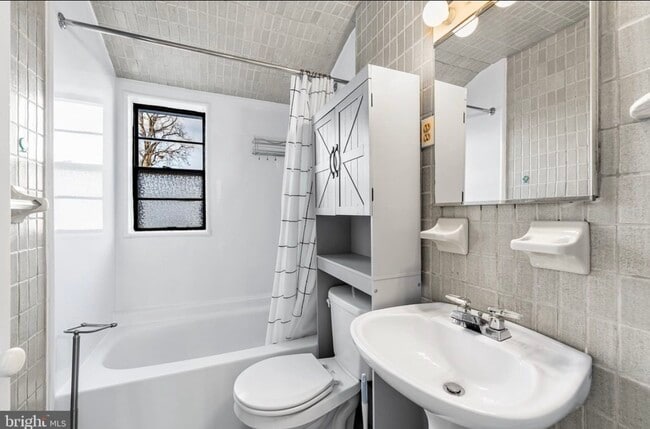 Building Photo - 1656 Yakona Rd