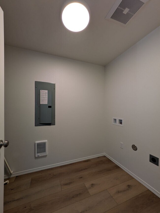 Building Photo - New Single Level Home in New SunRidge Community