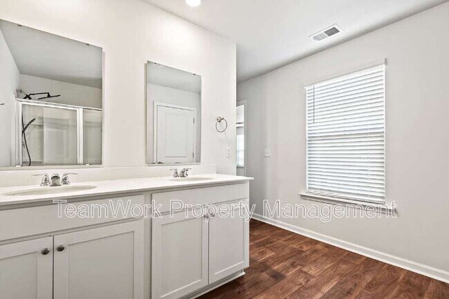 Building Photo - 413 Zenith Blvd