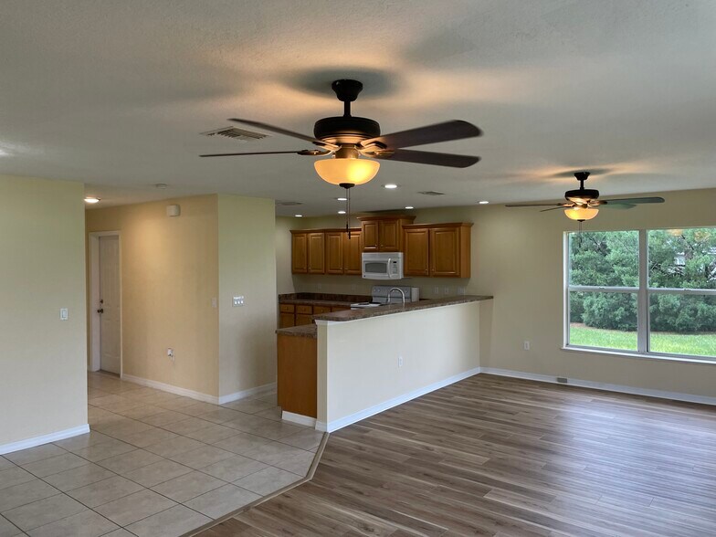 Building Photo - 127 Madrid Dr