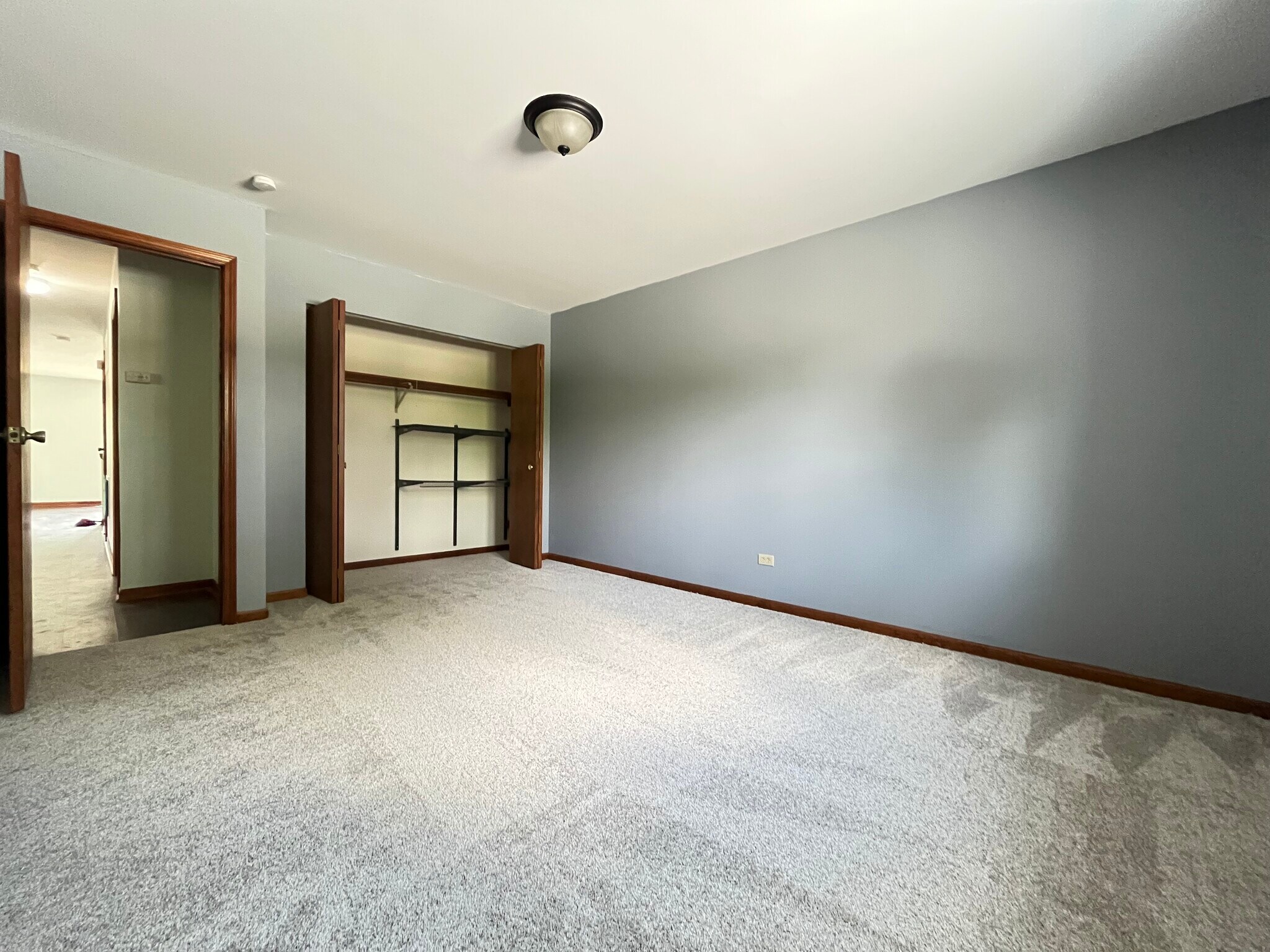 Building Photo - 3722 Crescent Dr