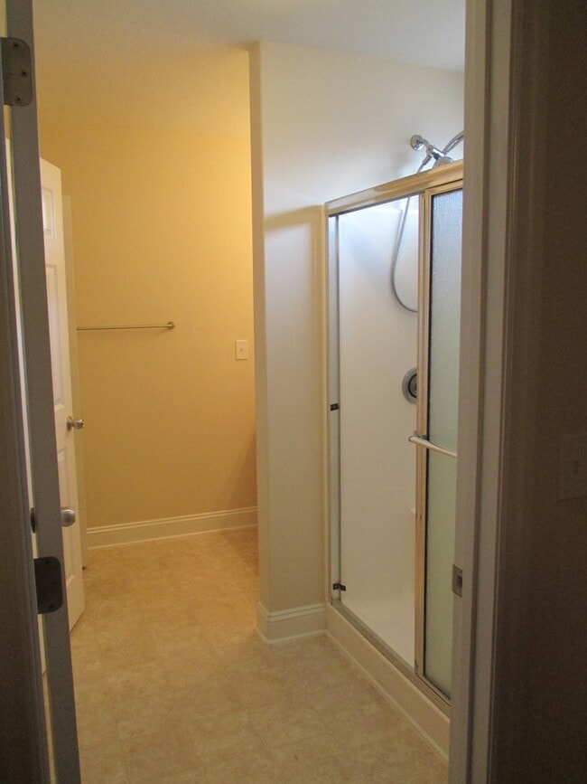 Building Photo - 105 Westwood Ct