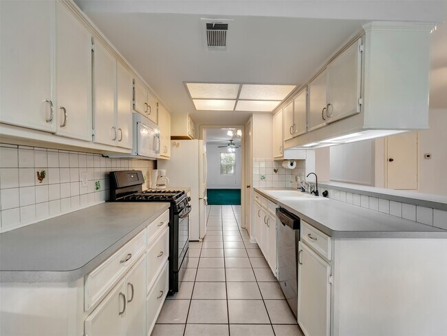 Building Photo - 15443 W Willowwind Cir