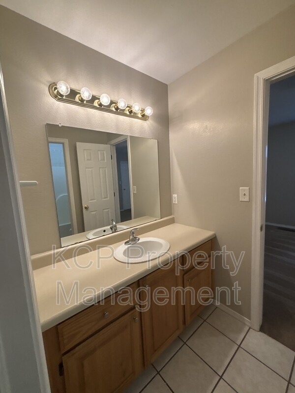 Building Photo - 1115 Farley Cir