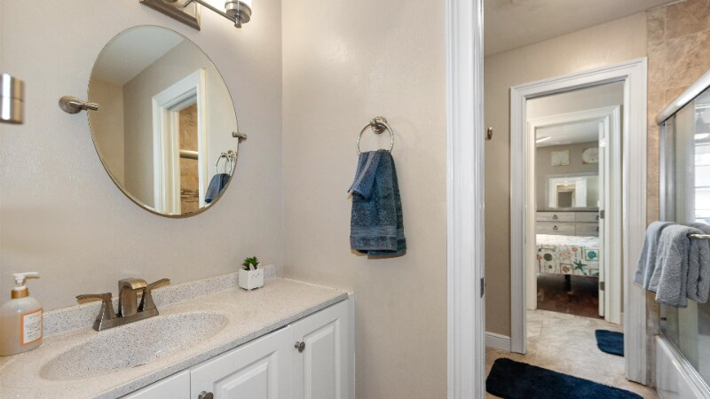 Building Photo - 6132 Lakefront Dr