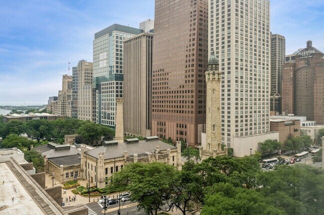 Building Photo - 111 E Chestnut St