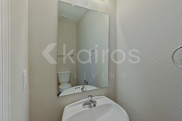 Building Photo - 1335 Mull St