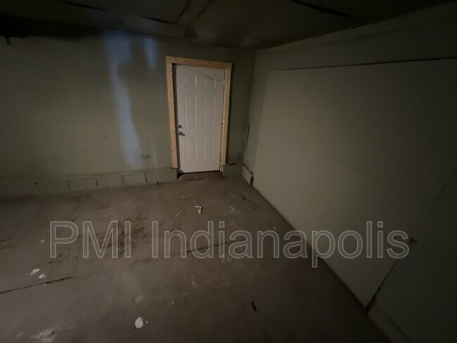 Building Photo - 2107 N Spencer Ave