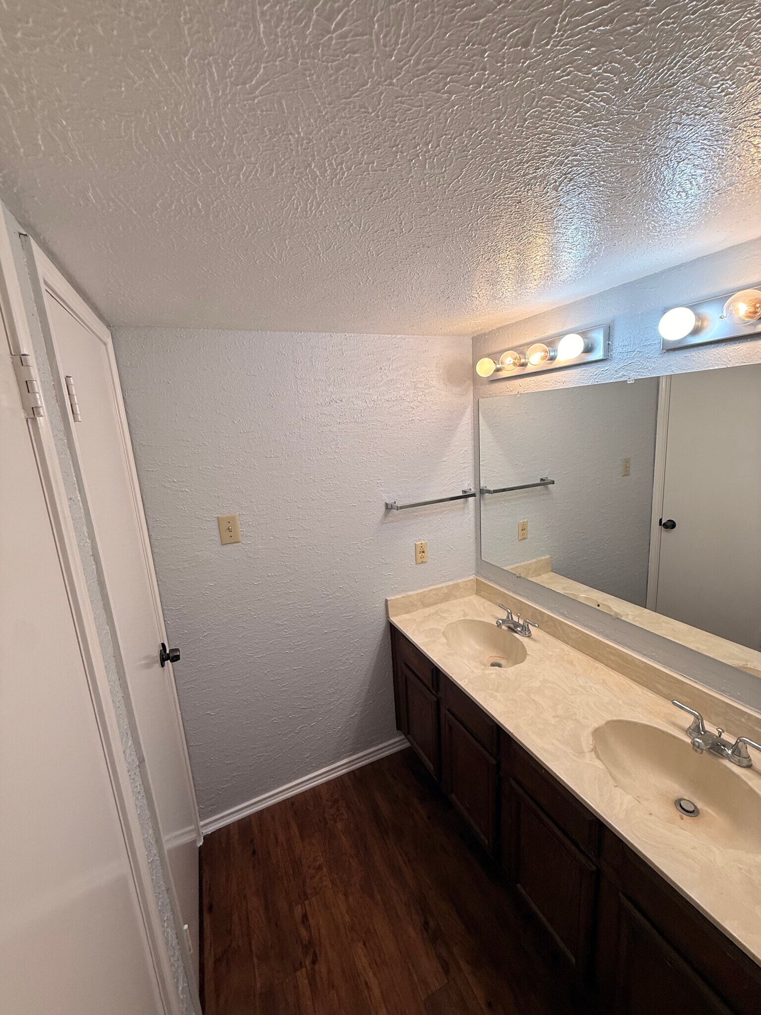 Building Photo - 2535 Wedglea Dr