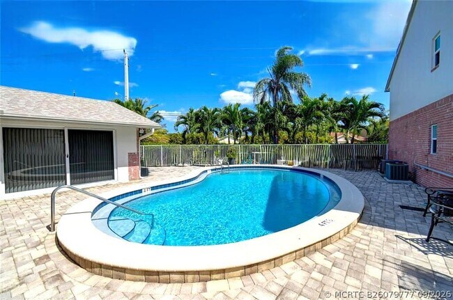 Building Photo - 2033 S Seacrest Blvd