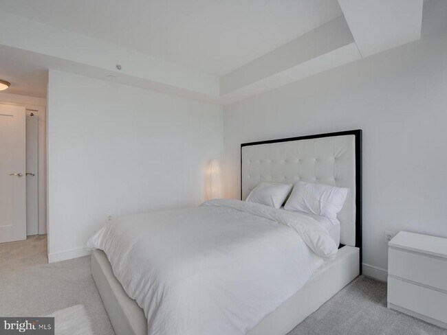 Building Photo - 1111 19th St N