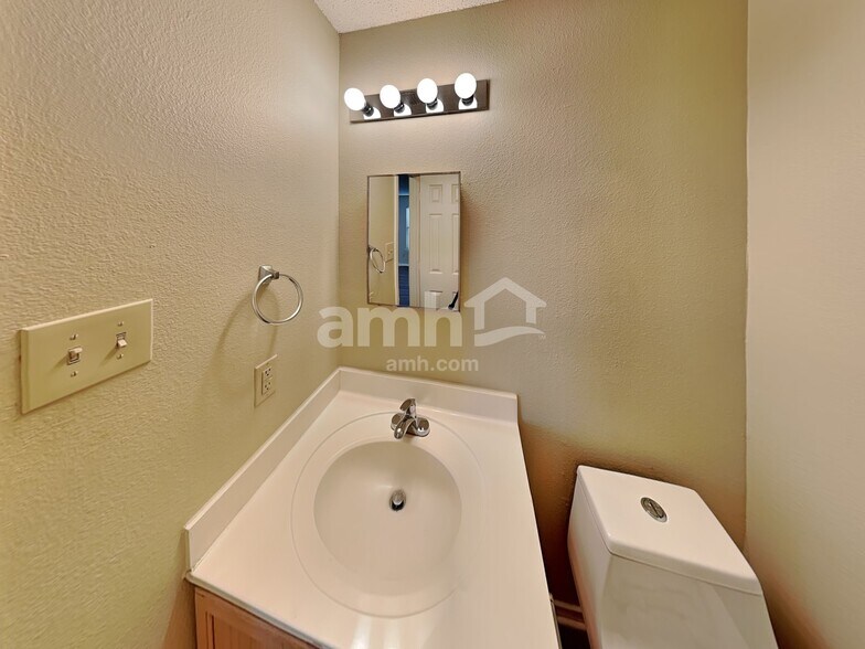 Building Photo - 8319 Tavern Pt