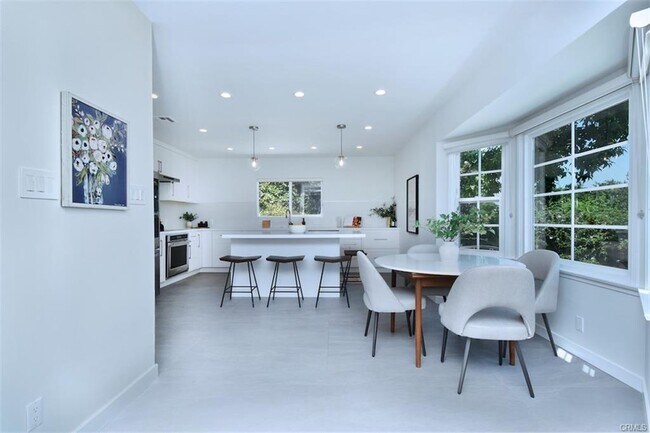 Building Photo - 3753 Berry Dr