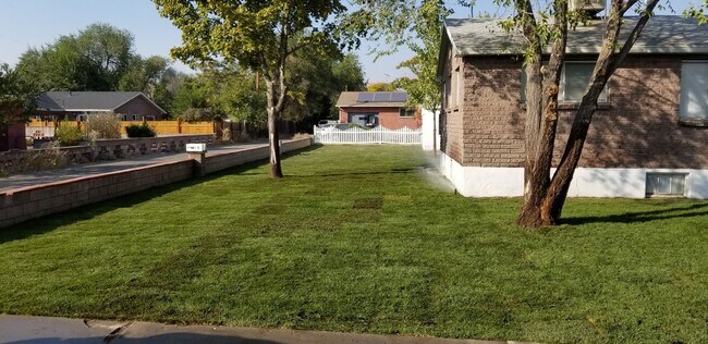 Building Photo - 669 Orem