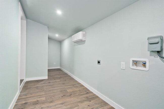 Building Photo - 248 Post Oak Ln