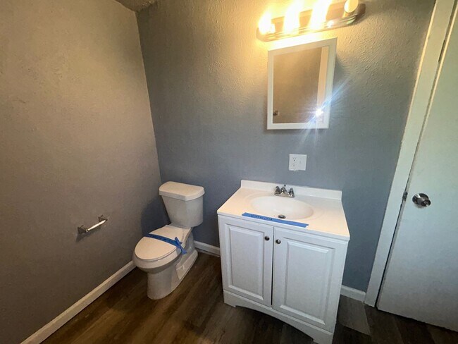 Building Photo - Charming 3-Bedroom Property in Prime Location