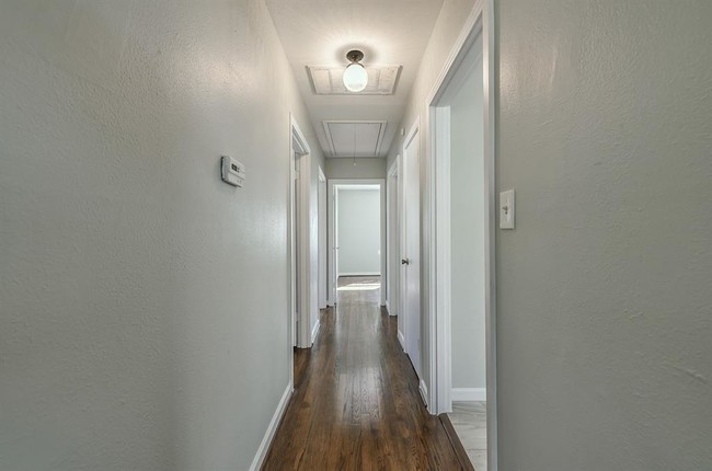 Building Photo - 1349 Martin St