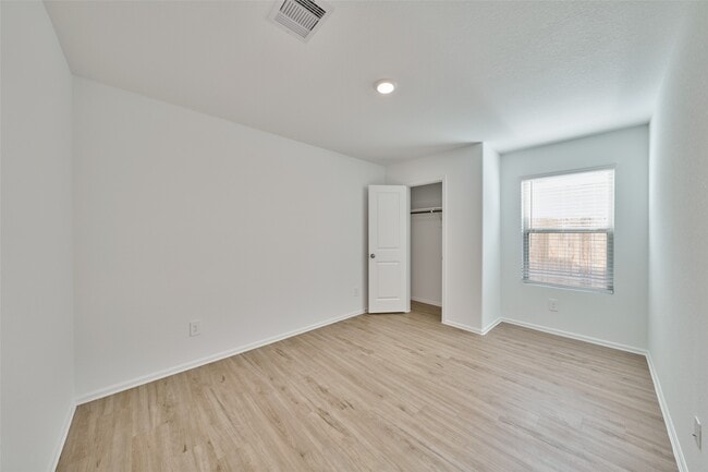 Building Photo - 3799 Solanum Dr