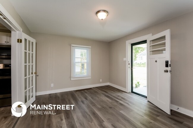 Building Photo - 607 Lindsay Ave