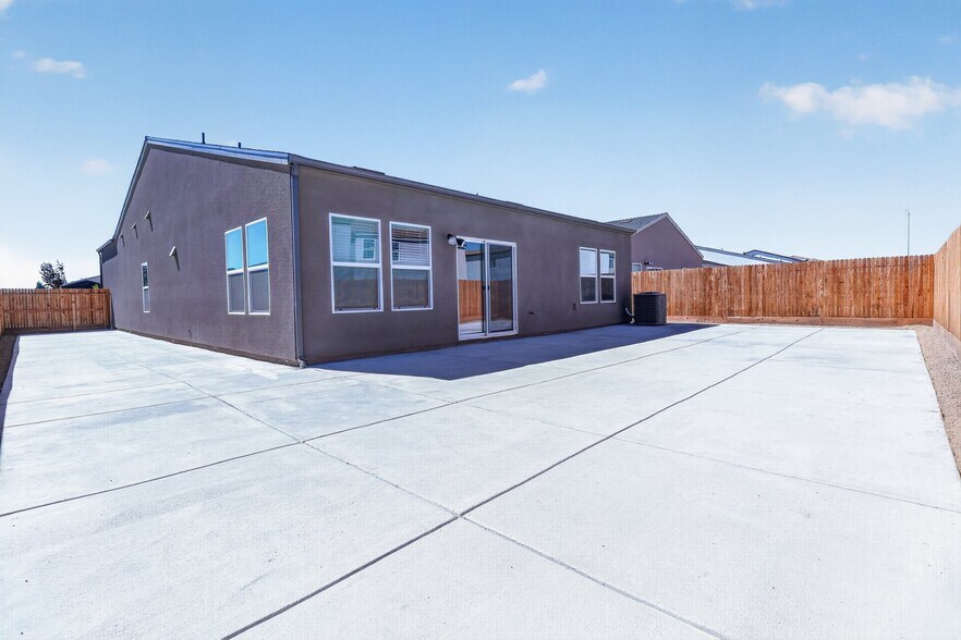 Building Photo - 3338 N Contessa Ave