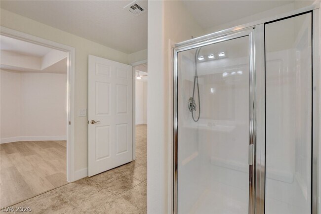 Building Photo - 6868 Sky Pointe Dr
