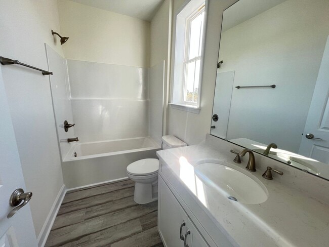 Building Photo - Luxury 2BR Townhome in Market Common | Walkable + Pool | Available Now